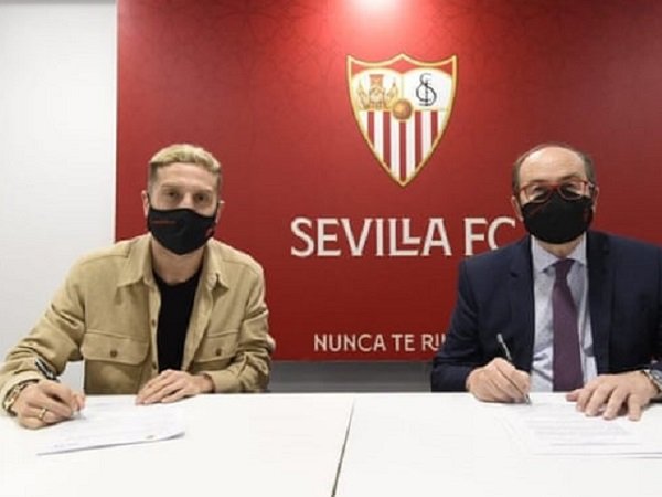 Alejandro Gomez resmi direkrut Sevilla. (Images: Sevilla)