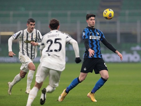 Juventus dan Inter Milan bertarung di pentas Coppa Italia.