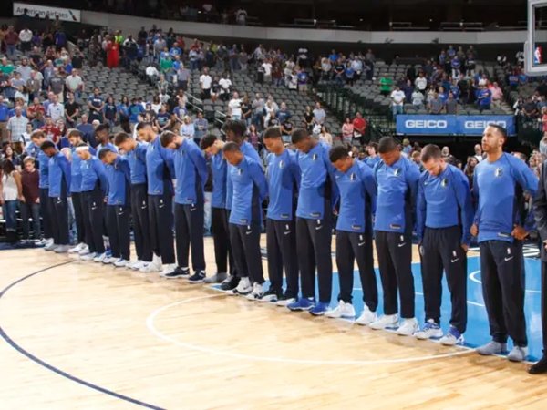 Dallas Mavericks tim NBA pertama yang hentikan tradisi memutarkan lagu kebangsaan. (Gambar: Getty)