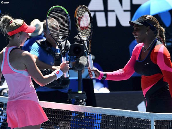Serena Williams [kanan] belum hadapi kendala berarti di Australian Open 2021