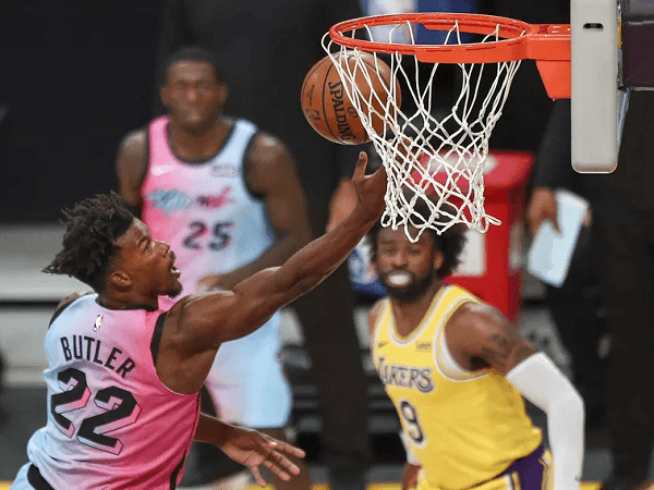 Los Angeles Lakers telan kekalahan pahit dari Miami Heat.
