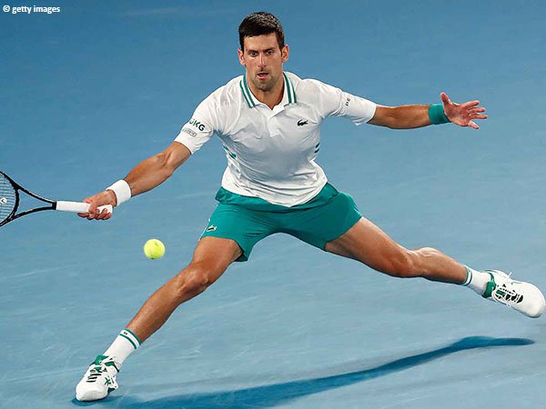 Novak Djokovic sukses kantongi gelar Australian Open 2021 meski cedera