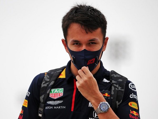 Alexander Albon berharap dapat tempat untuk membalap lagi di F1 2022.