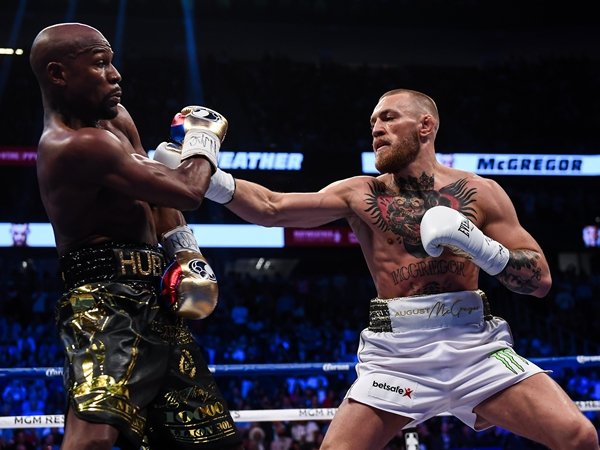 George Foreman nilai Conor McGregor lebih hebat dalam tinju daripada MMA. (Gambar: Getty)