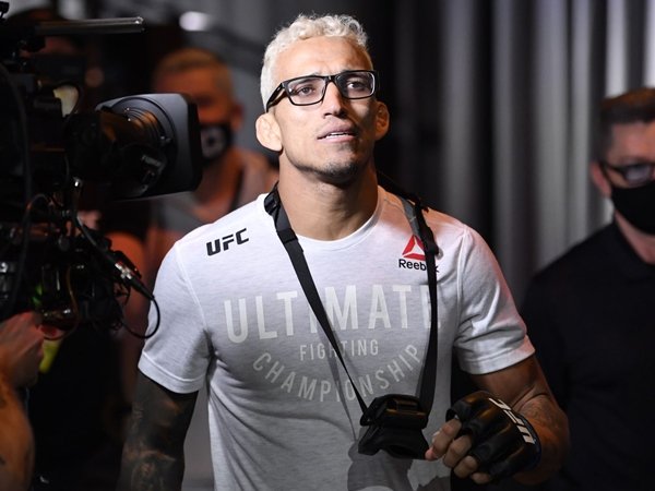 Rogan: Saya ingin Oliveira vs Poirier tentukan juara kelas ringan baru. (Jeff Botari / Zuffa LLC)