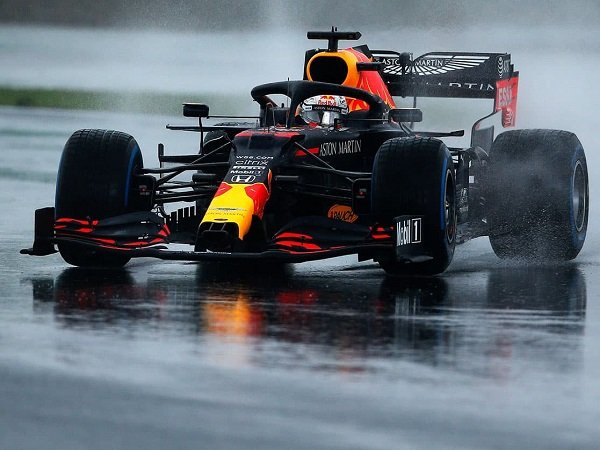 Max Verstappen pilih realistis tatap musim baru.
