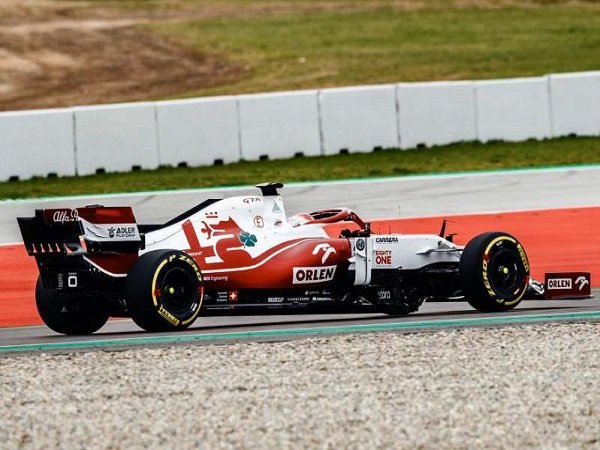 Pebalap Robert Kubica ketika menjajal Alfa Romeo. (Images: Getty)