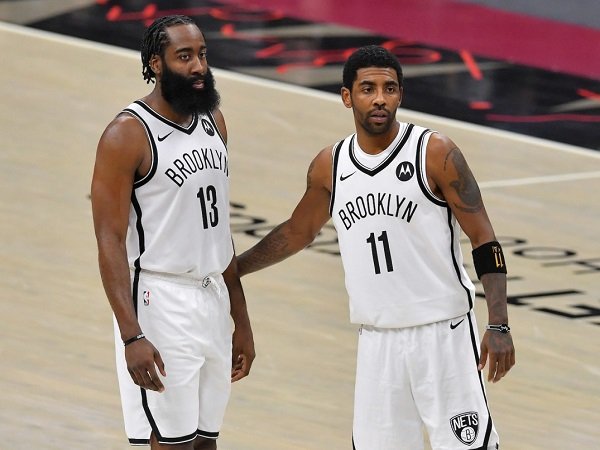 Kyrie Irving senang dengan kinerja James Harden sejauh ini.