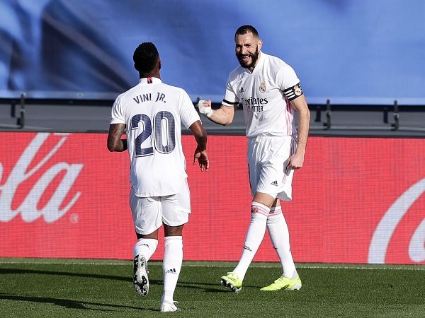 Karim Benzema diharapkan kembali memperkuat Real Madrid pada laga derbi.