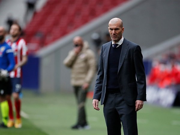Zinedine Zidane terima keputusan wasit soal penalti.