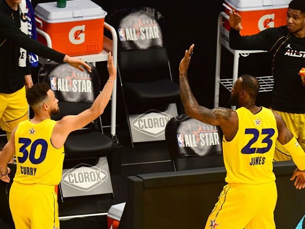 LeBron James pancing Stephen Curry dan Damian Lillard untuk tampil menggila di All-Star Game.
