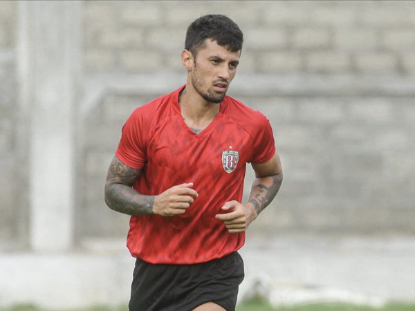 Stefano Lilipaly perpanjang kontrak bersama Bali United