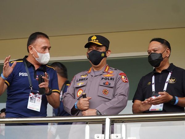 Kapolri Jenderal Listyo Sigit Prabowo memantau penerapakan protokol kesehatan di Piala Menpora 2021
