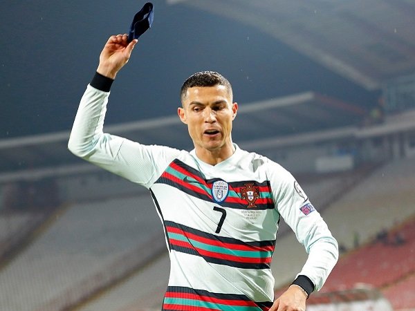 Reaksi Cristiano Ronaldo untuk laga Portugal kontra Serbia dinilai berlebihan.