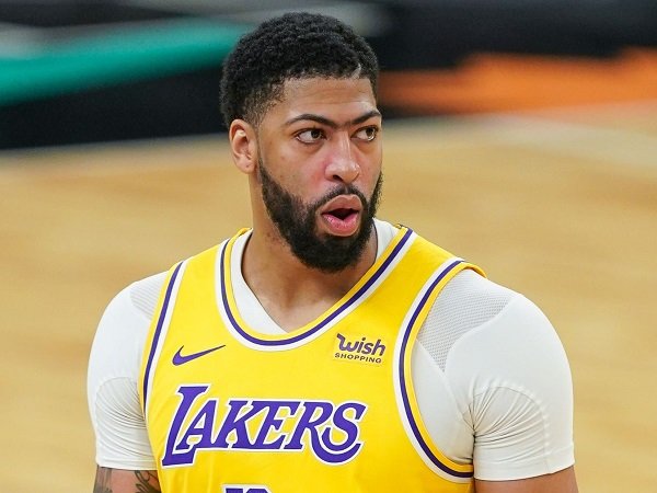 Frank Vogel klaim Anthony Davis tak akan comeback dalam waktu dekat.