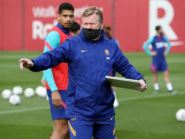 Ronald Koeman akui telah bicarakan masa depan Barcelona dengan presiden Joan Laporta.