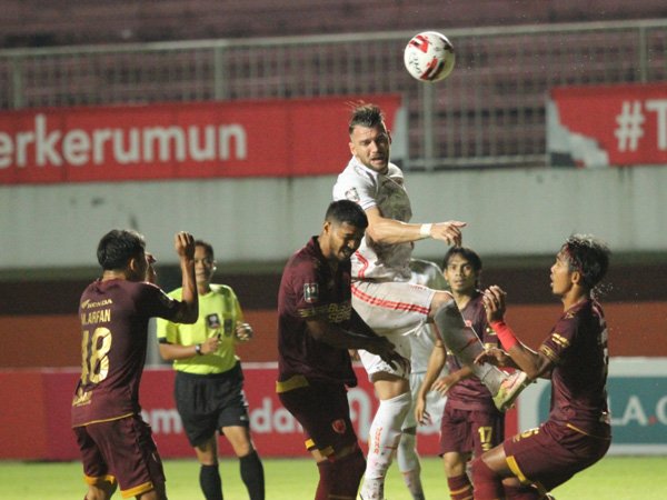 Pertandingan semifinal leg pertama Piala Menpora antara PSM Makassar kontra Persija Jakarta