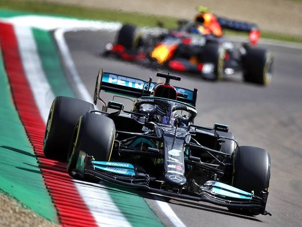 Lewis Hamilton bakal start terdepan di F1 GP Emilia Romagna.