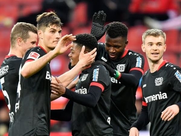 Brace dari Leon Bailey memastikan perolehan tiga poin bagi Leverkusen di laga kontra Cologne