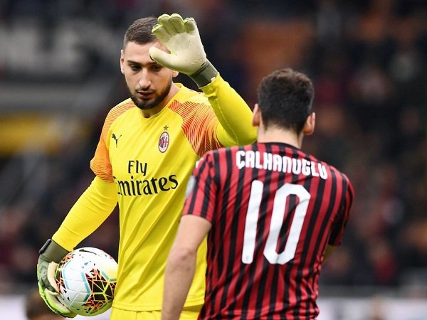 Gianluigi Donnarumma dan Hakan Calhanoglu