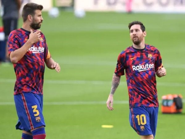 Gerard Pique berlatih bersama Lionel Messi. (Images: Getty)