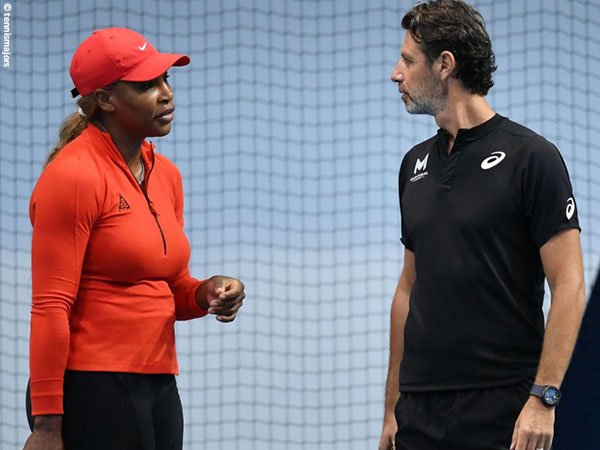 Serena Williams [kiri] masih terus mengincar gelar Grand Slam ke-24 dalam kariernya