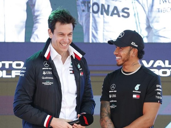 Toto Wolff yakin betul Lewis Hamilton akan loyal bersama Mercedes.