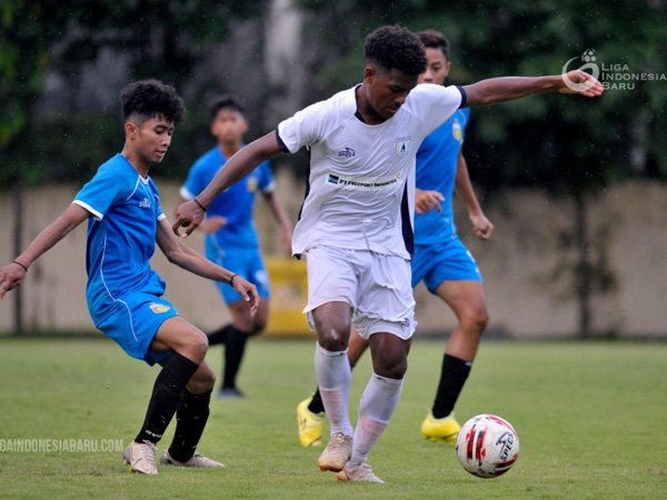 Laga uji coba Persipura Jayapura kontra Bhayangkara Solo FC U-20