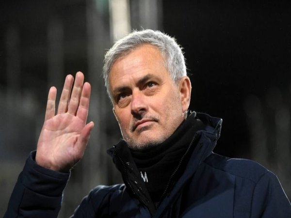 Jose Mourinho membeberkan kepada publik apa yang menjadi alasannya bersedia untuk melatih AS Roma / via Getty Images