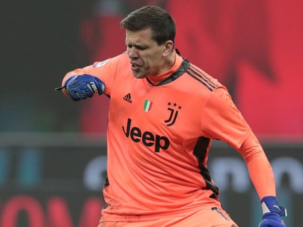 Wojciech Szczesny mungkin akan dikorbankan oleh Juventus demi mendatangkan Gianluigi Donnarumma.