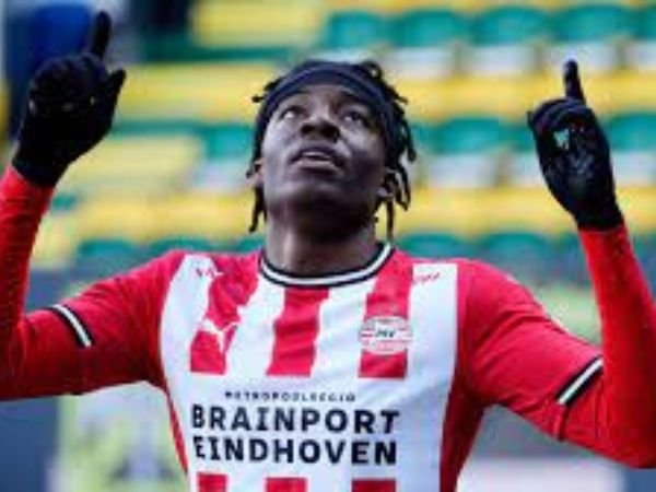 Wonderkid PSV Eindhoven, Noni Maudeke dikabarkan masuk dalam radar pemain incaran Dortmund untuk bursa transfer musim panas ini.
