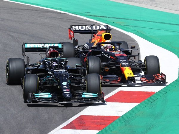 Max Verstappen harus beri penampilan sempurna untuk buat Lewis Hamilton bertekuk lutut.
