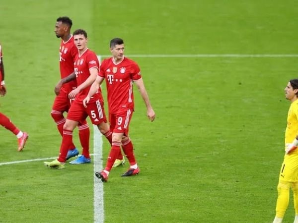 Lewandowski sukses mencatatkan hattrick yang mengantarkan Bayern Munich meraih kemenangan atas Gladbach dengan skor 6-0