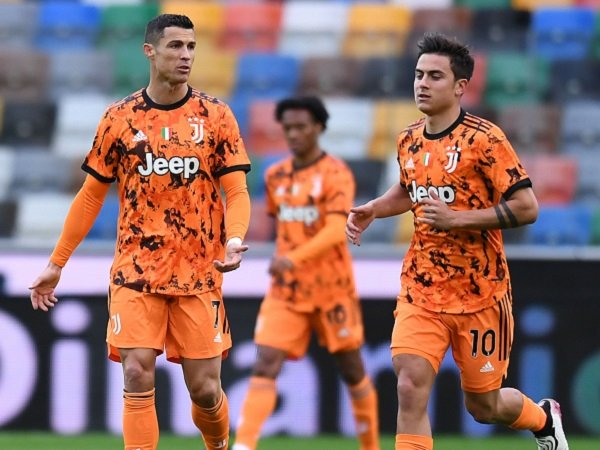 Juventus tangguhkan gaji para pemain karena pandemi.