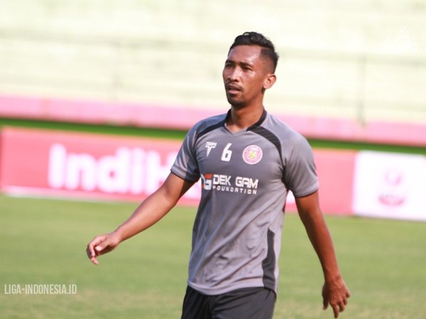 Tri Rahmad Priadi resmi diperkenalkan sebagai pemain anyar Semen Padang FC