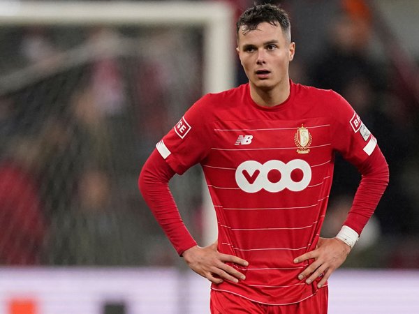 Bek tengah Standard Liege, Zinho Vanheusden.