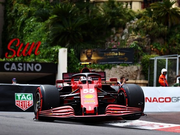 Carlos Sainz Jr sedih tak bisa catatkan waktu optimal di kualifikasi GP Monako.