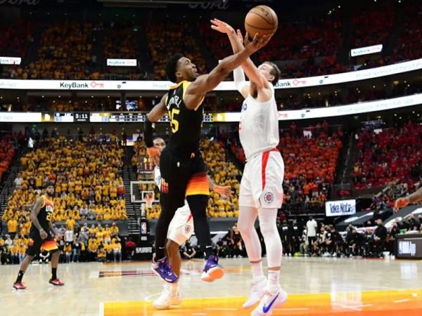 Point guard Utah Jazz, Donovan Mitchell saat melawan Los Angeles Clippers.