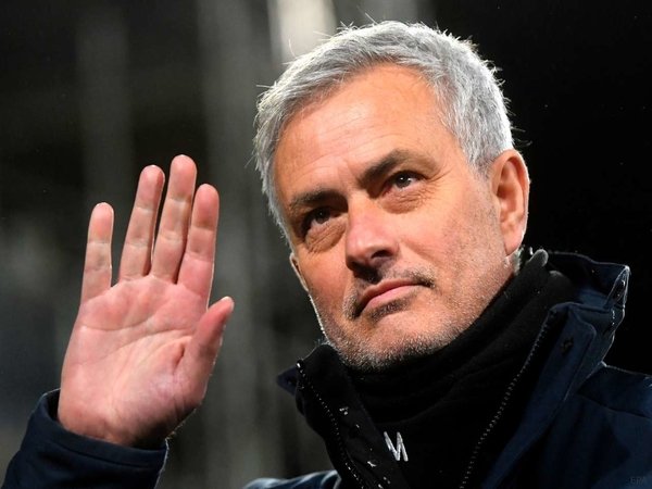 Jose Mourinho blak-blakan mengenai keputusannya untuk bersedia melatih AS Roma / via Getty Images
