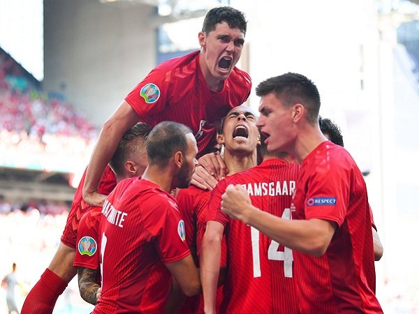 Denmark berusaha kalahkan Rusia untuk lolos ke babak gugur.