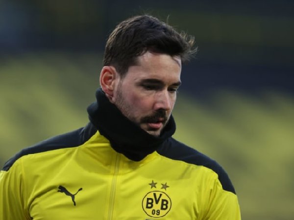 Menurut Michael Zorc, belum ada laporan tentang masa depan Roman Burki di Borussia Dortmund