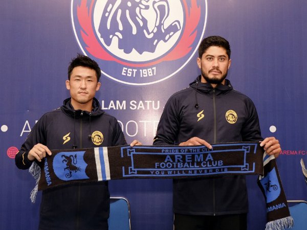 Renshi Yamaghuci dan Adilson Maringa diperkenalkan sebagai pemain Arema FC