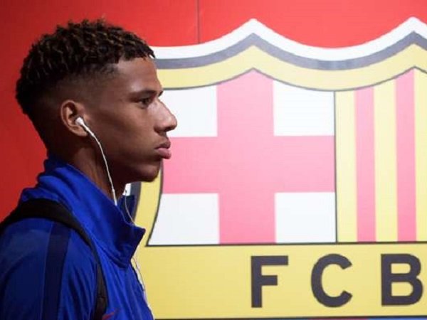 Jean-Clair Todibo resmi meninggalkan Barcelona.