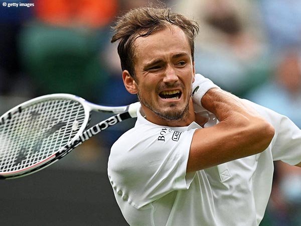 Daniil Medvedev melangkah ke babak kedua Wimbledon 2021