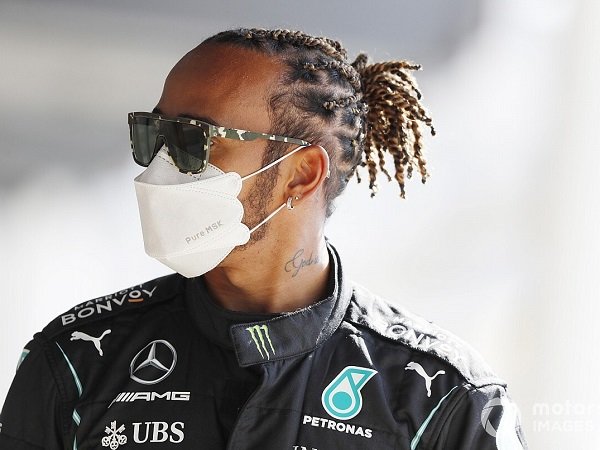 Mercedes amankan jasa Lewis Hamilton hingga tahun 2023.