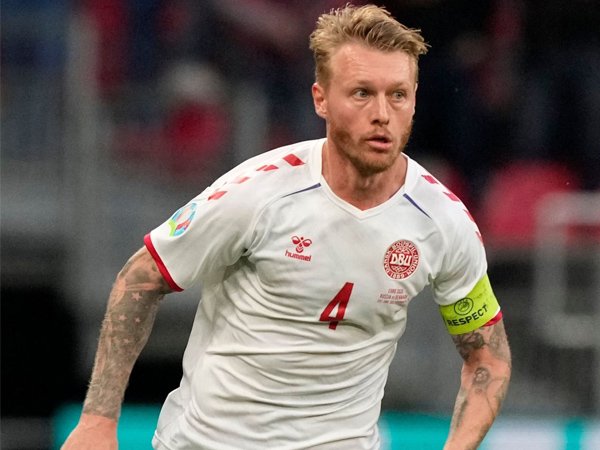 Kapten timnas Denmark, Simon Kjaer.