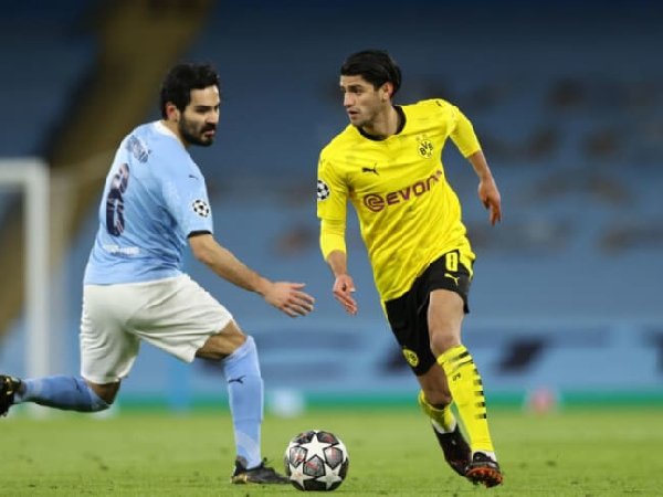 Borussia Dortmund tengah bernegosiasi untuk kontrak baru Mahmoud Dahoud