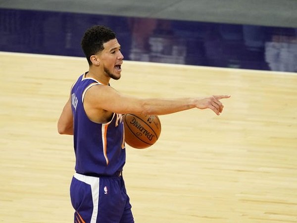 Devin Booker akui semua pemain Phoenix Suns berkontribusi besar.
