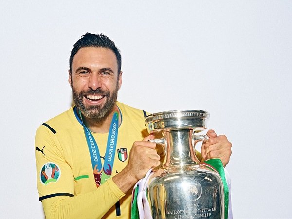 Salvatore Sirigu segera bergabung secara gratis dengan Genoa.