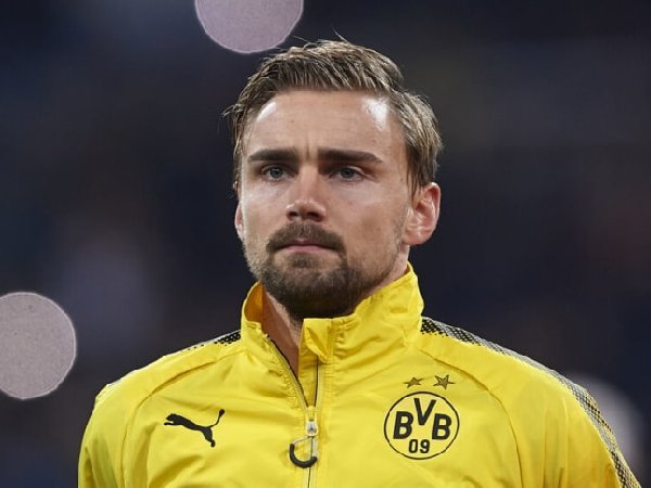 Setelah lama absen, bek Borussia Dortmund, Marcel Schmelzer, akhirnya kembali latihan